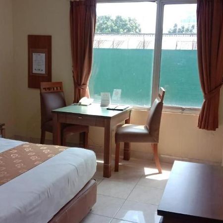 Hotel Senen Indah Syariah Jakarta Buitenkant foto