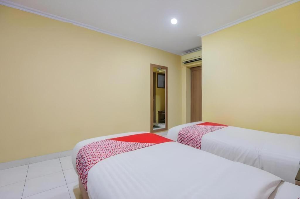 Hotel Senen Indah Syariah Jakarta Buitenkant foto