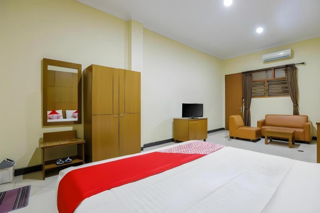 Hotel Senen Indah Syariah Jakarta Buitenkant foto