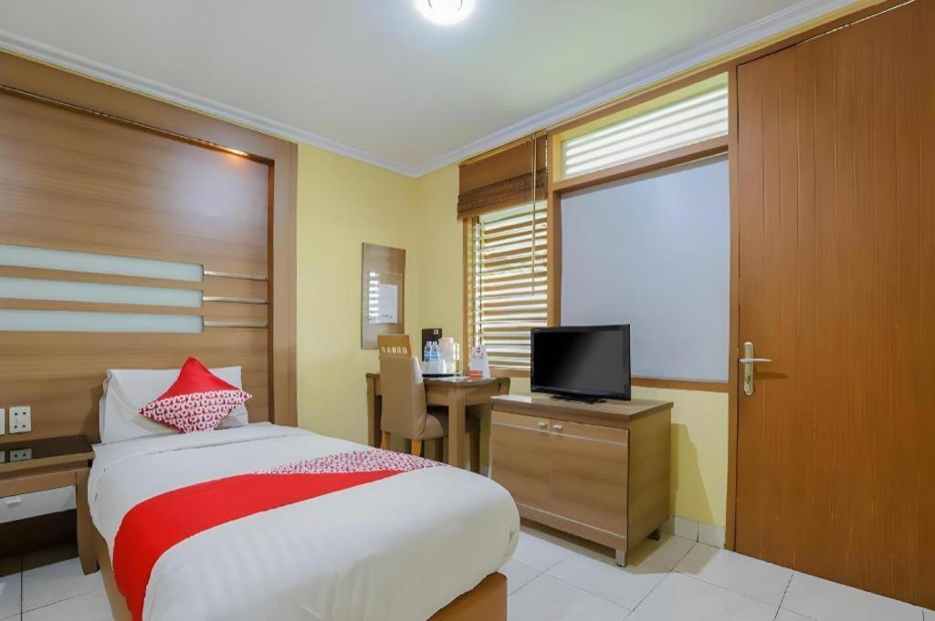 Hotel Senen Indah Syariah Jakarta Buitenkant foto
