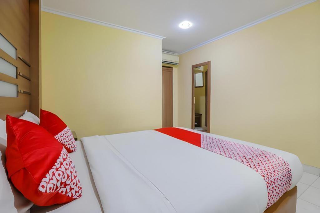 Hotel Senen Indah Syariah Jakarta Buitenkant foto