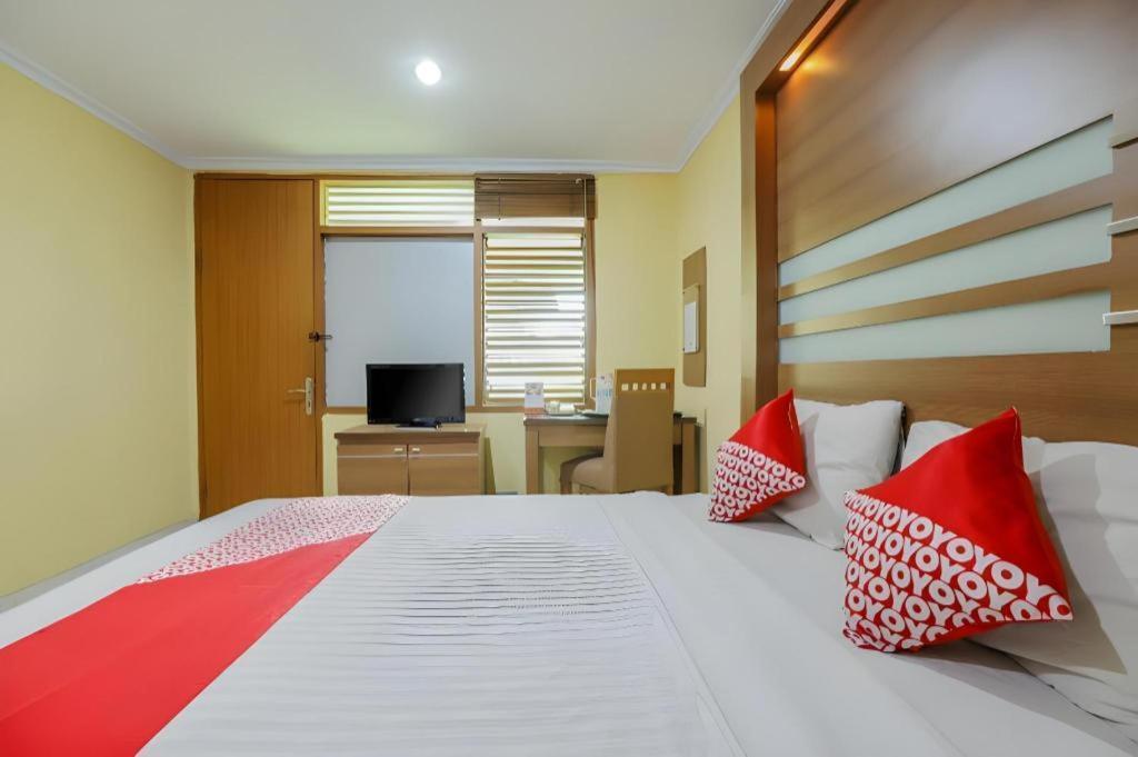 Hotel Senen Indah Syariah Jakarta Buitenkant foto
