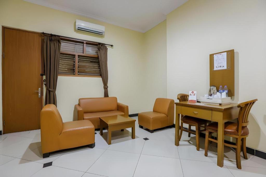 Hotel Senen Indah Syariah Jakarta Buitenkant foto