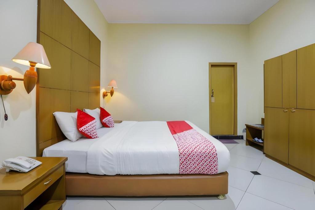 Hotel Senen Indah Syariah Jakarta Buitenkant foto