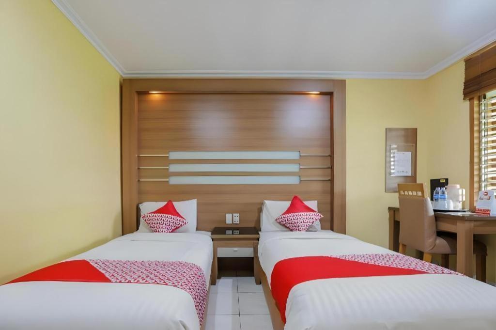 Hotel Senen Indah Syariah Jakarta Buitenkant foto