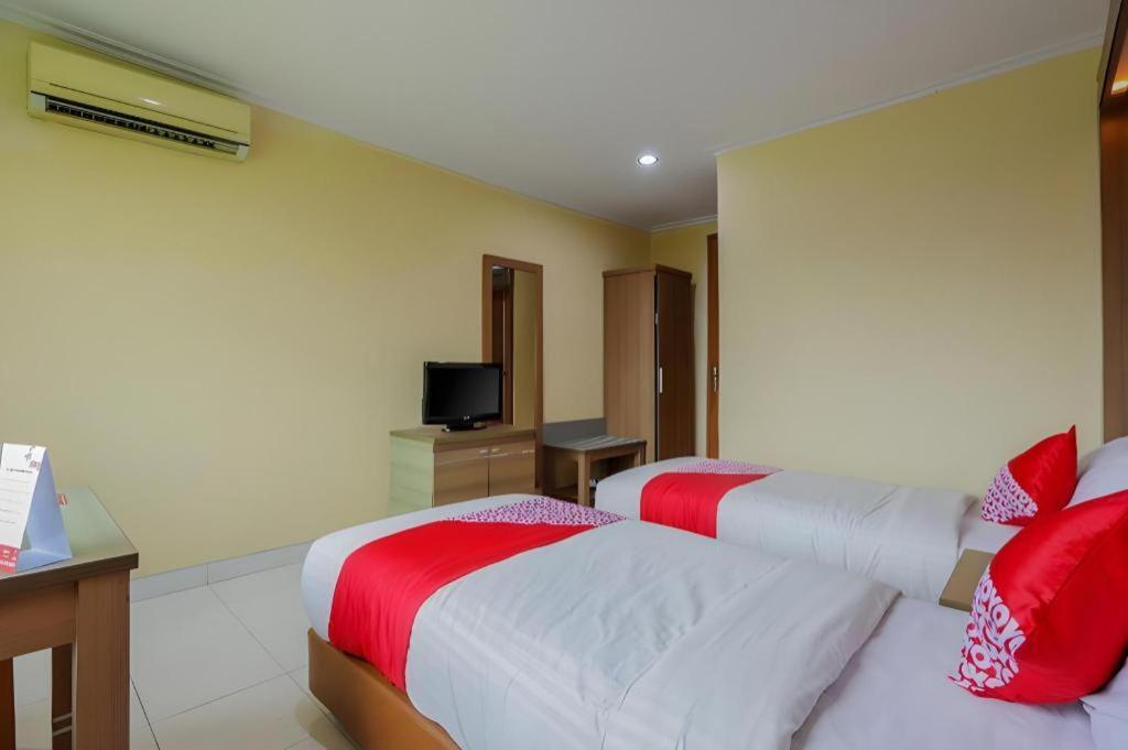Hotel Senen Indah Syariah Jakarta Buitenkant foto