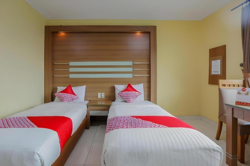 Hotel Senen Indah Syariah Jakarta Buitenkant foto