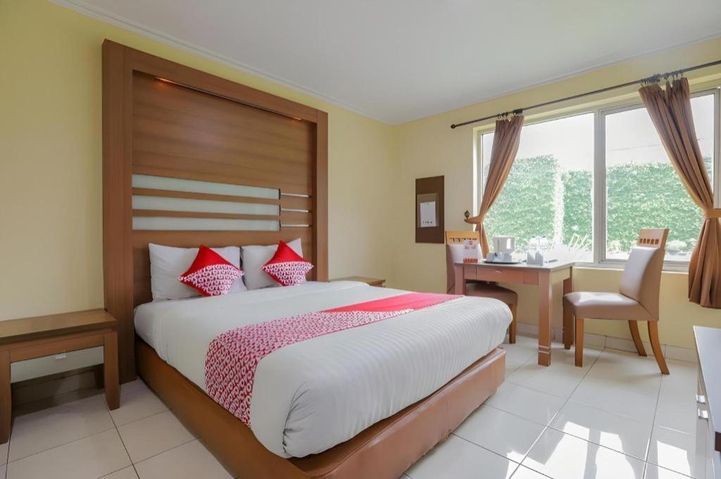 Hotel Senen Indah Syariah Jakarta Buitenkant foto