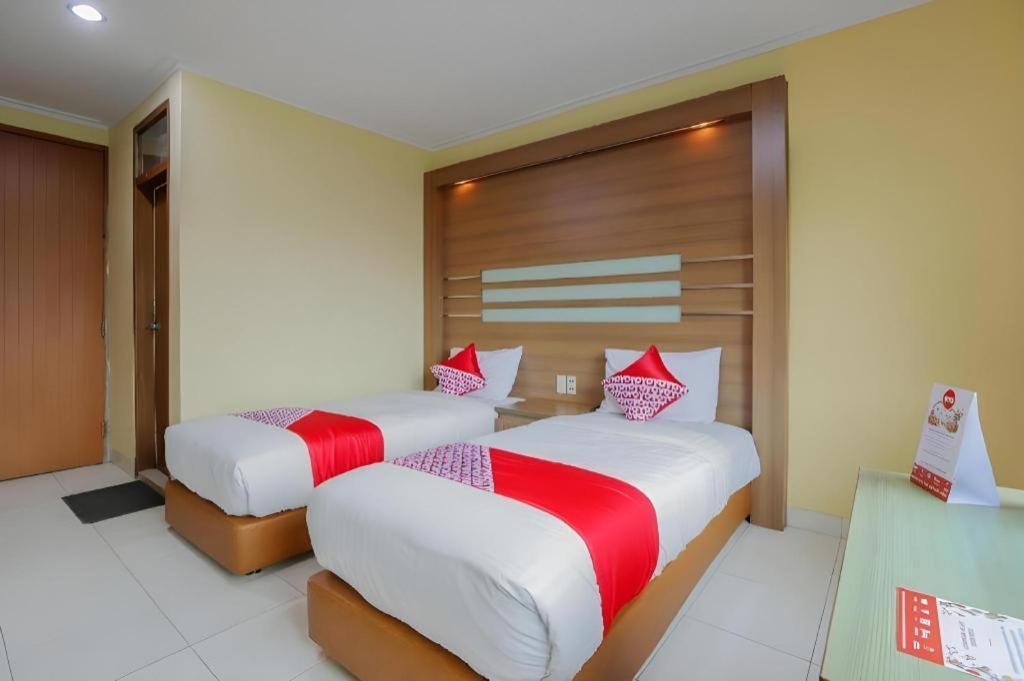 Hotel Senen Indah Syariah Jakarta Buitenkant foto