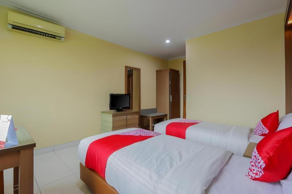 Hotel Senen Indah Syariah Jakarta Buitenkant foto