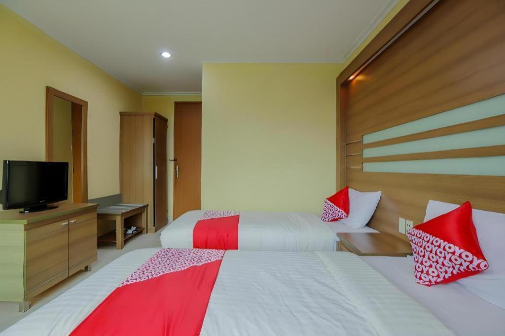Hotel Senen Indah Syariah Jakarta Buitenkant foto