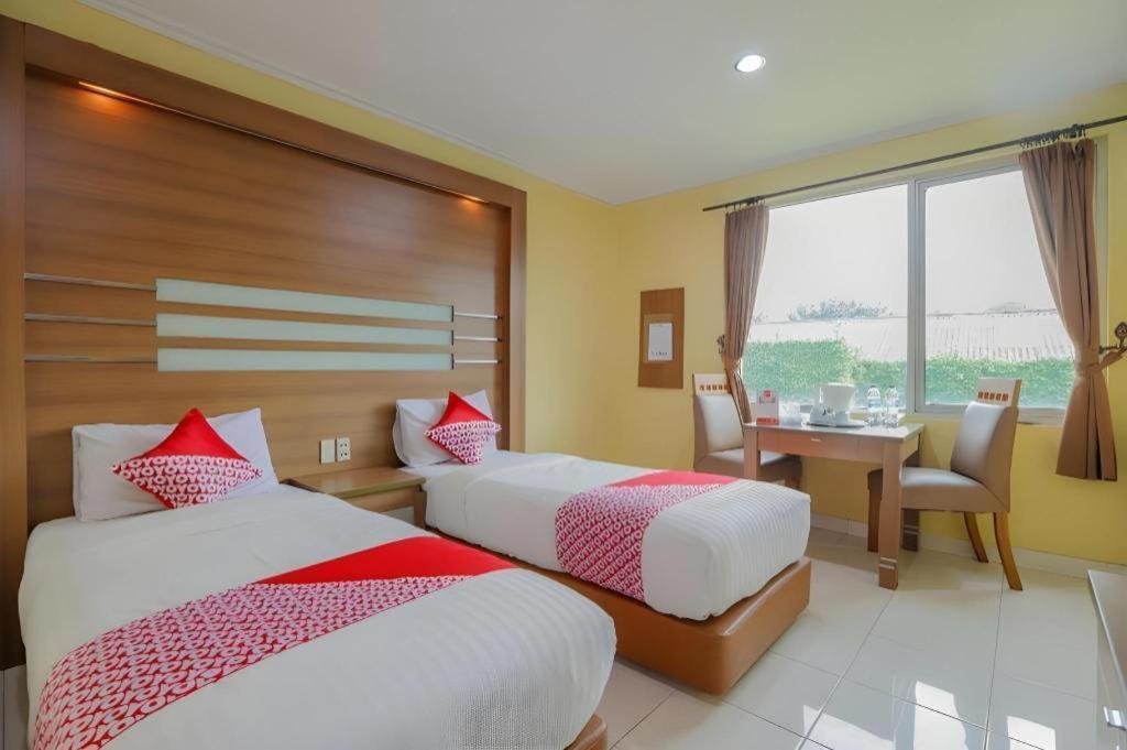 Hotel Senen Indah Syariah Jakarta Buitenkant foto
