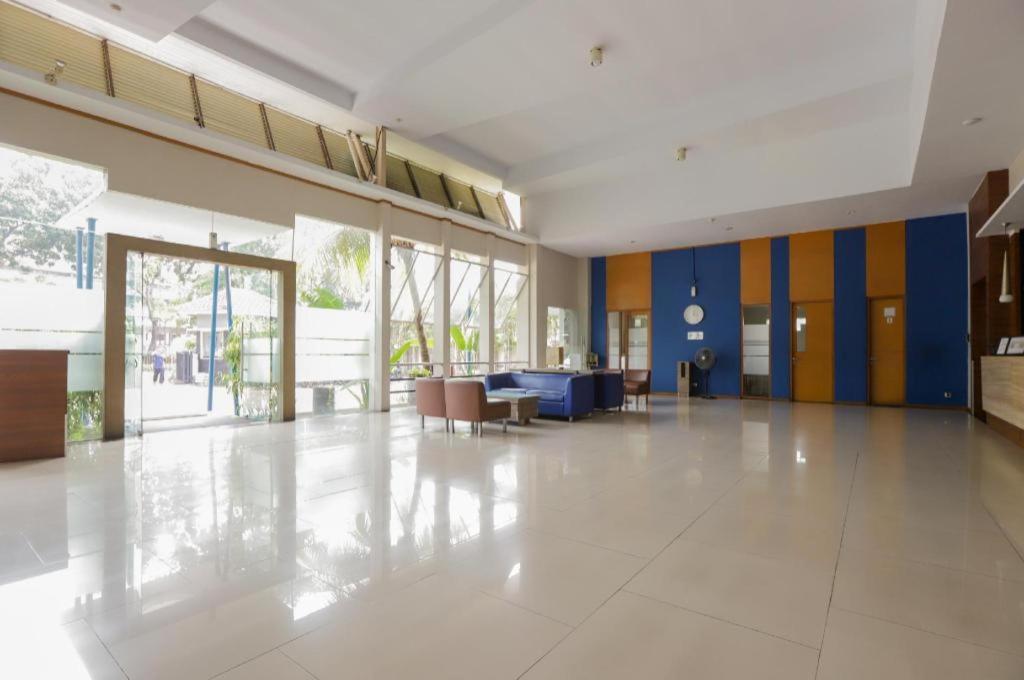 Hotel Senen Indah Syariah Jakarta Buitenkant foto